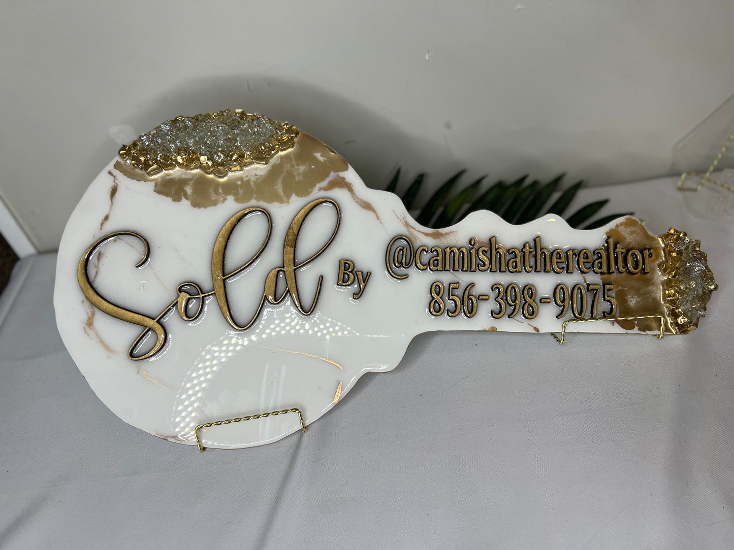 Marble Me White Key Sign (Premium)