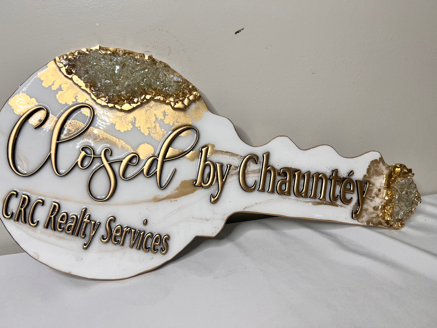 Marble Me White Key Sign (Premium)