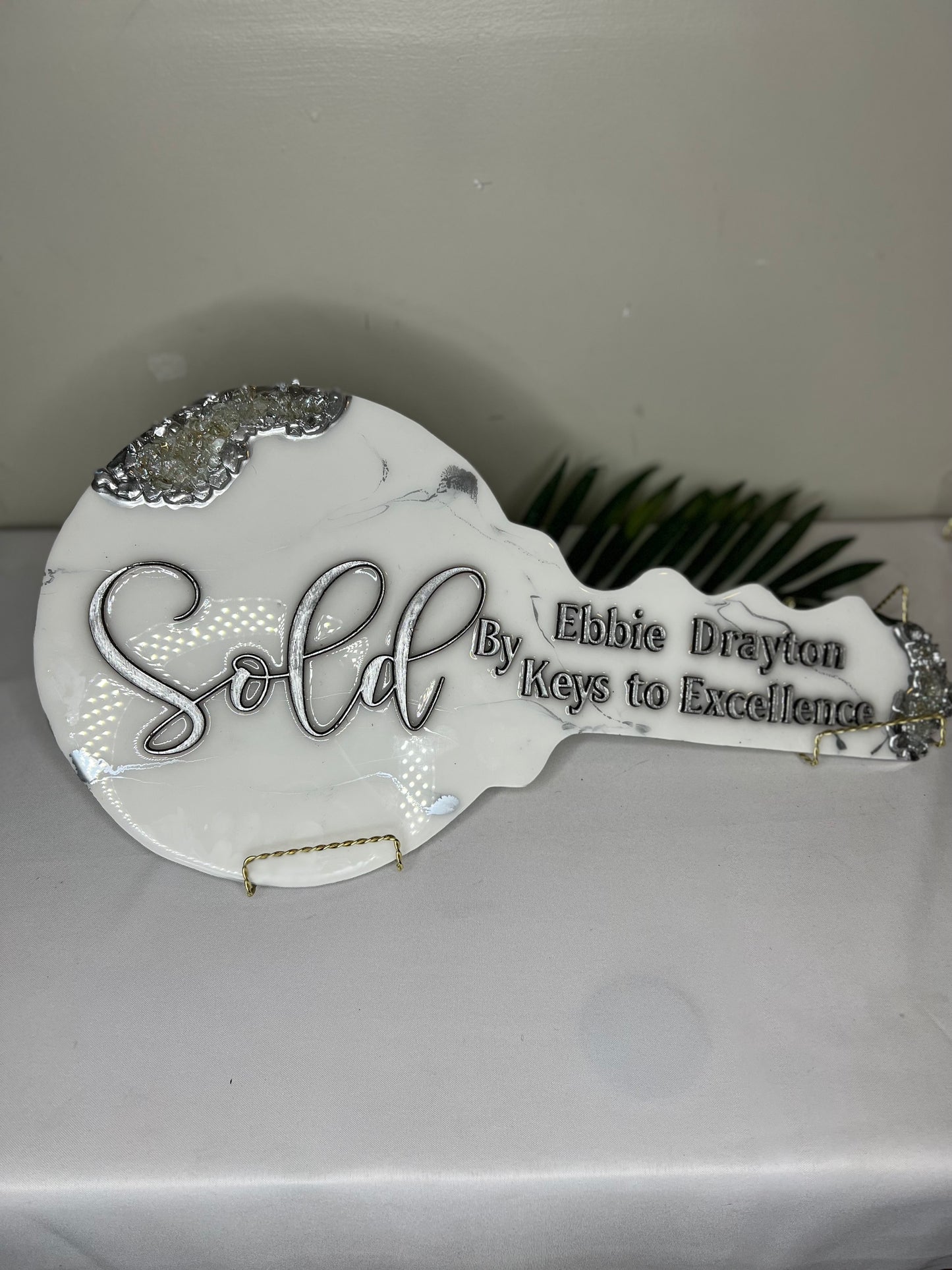 Marble Me Silver & White Key Sign (Premium)