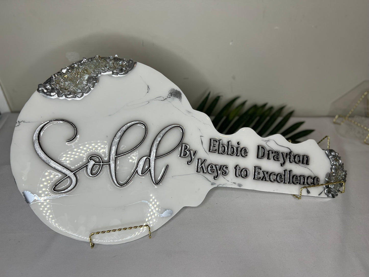 Marble Me Silver & White Key Sign (Premium)